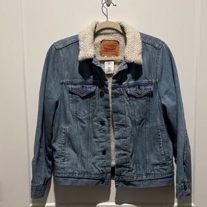 Levi's Women's Classic Blue Jean Jacket with White Sherpa Collar